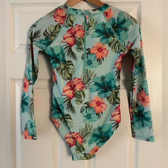 Justice Rashguard 🌺 - Picture 3 of 6